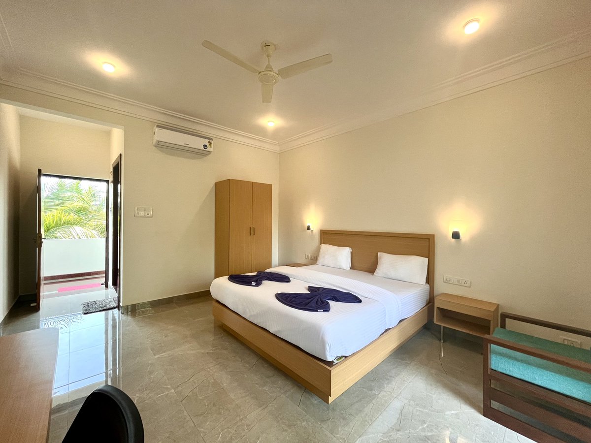 morjim_sunset's tweet photo. "Wake up to fresh sea breeze! Book your Deluxe AC Room with balcony at Morjim Sunset Hotel, just steps from Morjim Beach."

https://t.co/FLeBvmCUlS