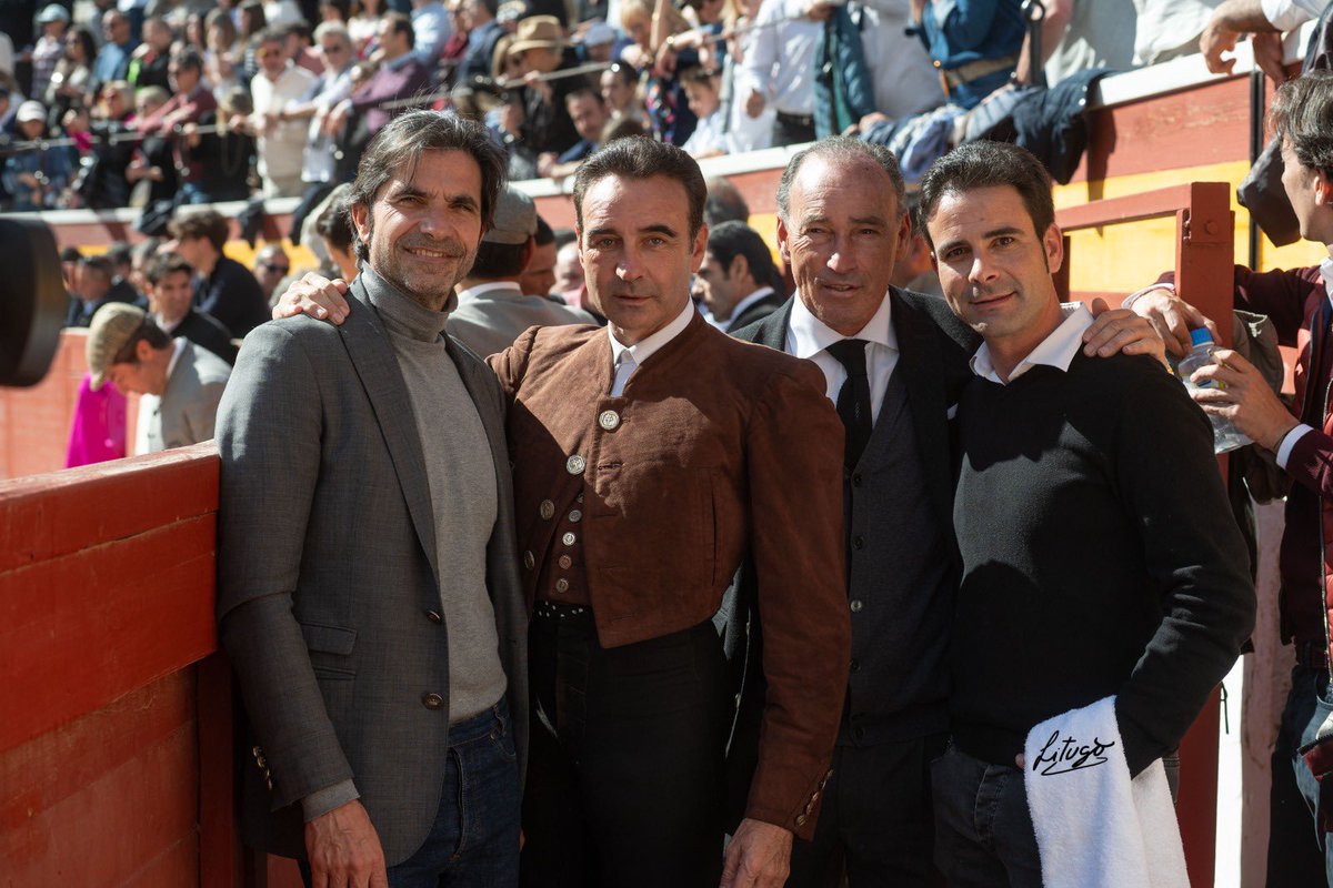 Agüita…

#Tauromaquia #Toreo #CorridasDeToros #ArteTaurino #Torero #FiestaBrava #CulturaTaurina #Tradición #Toros #PlazaDeToros #EnriquePonce  #JavierConde #PepinLiria #españa #🇪🇸 #Valencia #Utiel