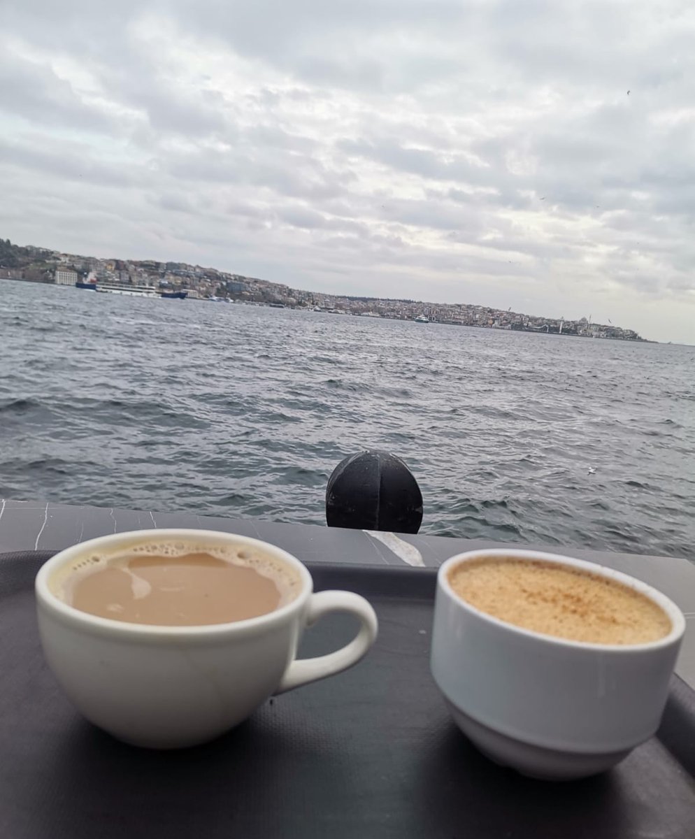 Belki denize ulaşır içimizdeki nehirler günün birinde.
#GeceyeNotum