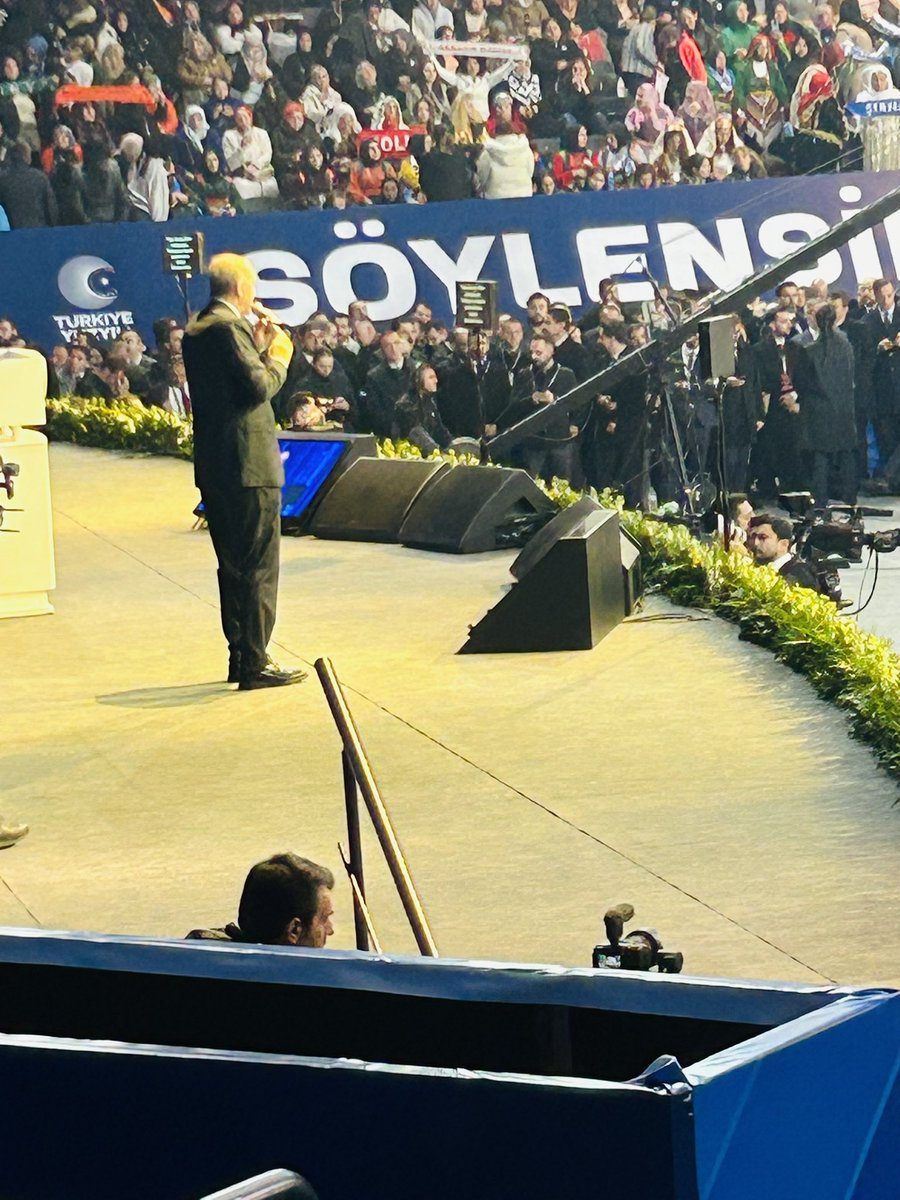 HİZMET EDEN
İZZET BULUR