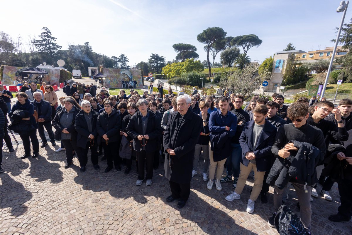 PatrickMaryOP's tweet photo. The scenes of young people gathered to pray for Pope Francis outside Gemelli Hospital are deeply moving.
Say an "Ave" for the Holy Father today! https://t.co/3Gtnu9DjKk