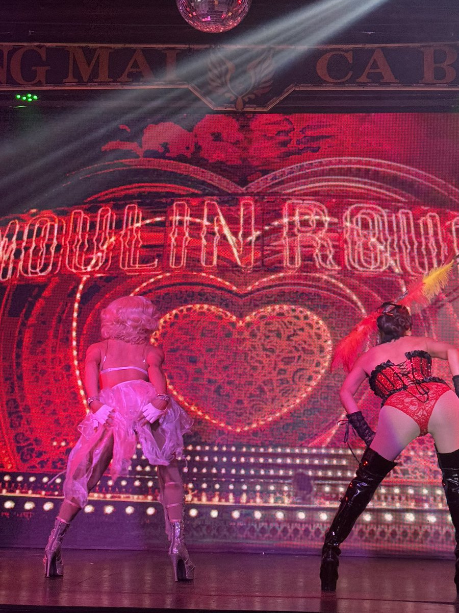 Она нарядила меня в ✨блядский✨ лук и повела в кабаре

Свиданка 10 из 10, жалко на фотке не видно моих огромных бимбо туфлей