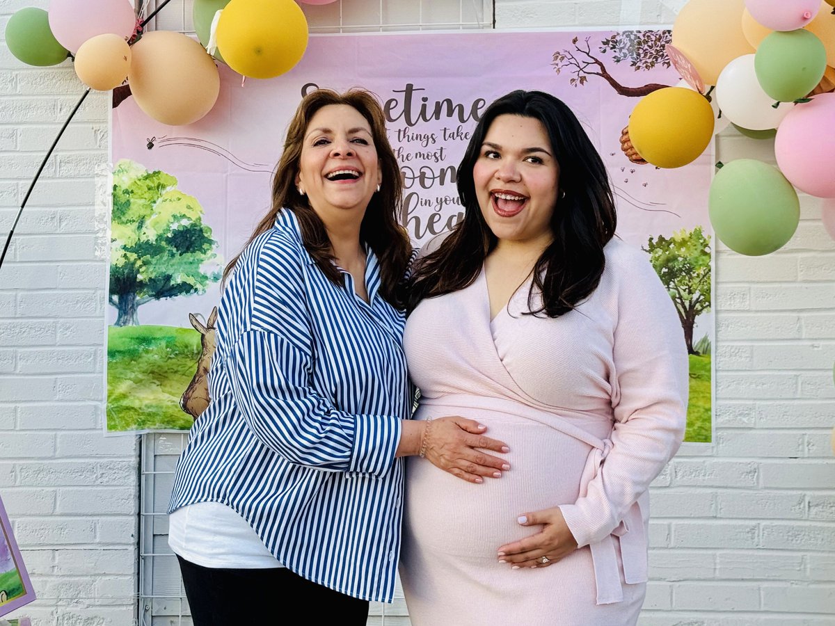 #latepost Not only did we get to celebrate babygirl’s upcoming arrival in Houston, but also in ATL! 

My amazing co-fellows threw me the cutest mini baby shower/brunch, despite all of us being in tough rotations and/or post-call 🥹🩷🎀 how did we get so lucky? 🩷 #NeuroICUgals