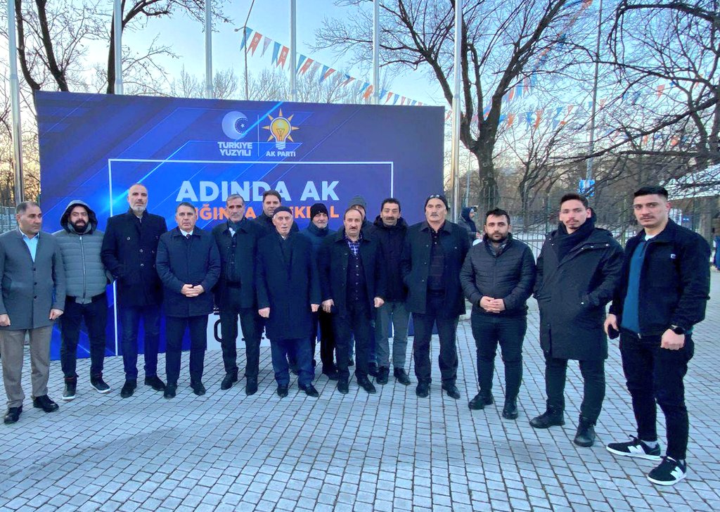 ferhatbayar's tweet photo. Recep Tayyip ERDOĞAN, sade bir siyasetçi, alalade bir siyasi figür veya herhangi biri değildir. O, Türkiye’nin unutturulmaya çalışılan geçmişini yeniden hatırlatan ve parlak geleceğini inşa eden büyük bir lider ve dava adamıdır.

Ahdimizdir, yolu yolumuzdur!

Onun mücadelesi, Türkiye’nin bağımsızlığını, gücünü ve kimliğini koruma azmiyle şekillenmiştir. Köklerimizden gelen değerleri geleceğe taşıyarak, milletinin umutlarını yeşertmiş ve milletinin kalkınması için büyük gayret ve bedellerle yıkılmaz adımlar atmıştır.

O, sadece bugünün değil, yarının da teminatıdır. Bu yolda, dün olduğu gibi bugün de yarın da izinde yürümeye devam edeceğiz.

Hayırlı olsun Reis! @RTErdogan