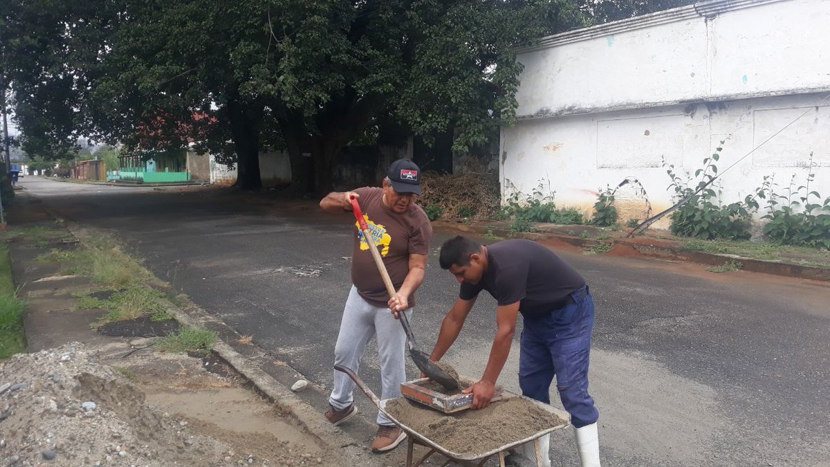 El trabajo voluntario y colectivo, hace más ameno y anhelante el logro del objetivo generando un sentido de Pertenencia en lo que hacemos. "Vivir no consiste en respirar sino en obrar" Mao. 
MrT Bolivar-Bnas, realizó trabajo de construcción en Cuerpos  de bomberos
<a href="/NicolasMaduro/">Nicolás Maduro</a>
