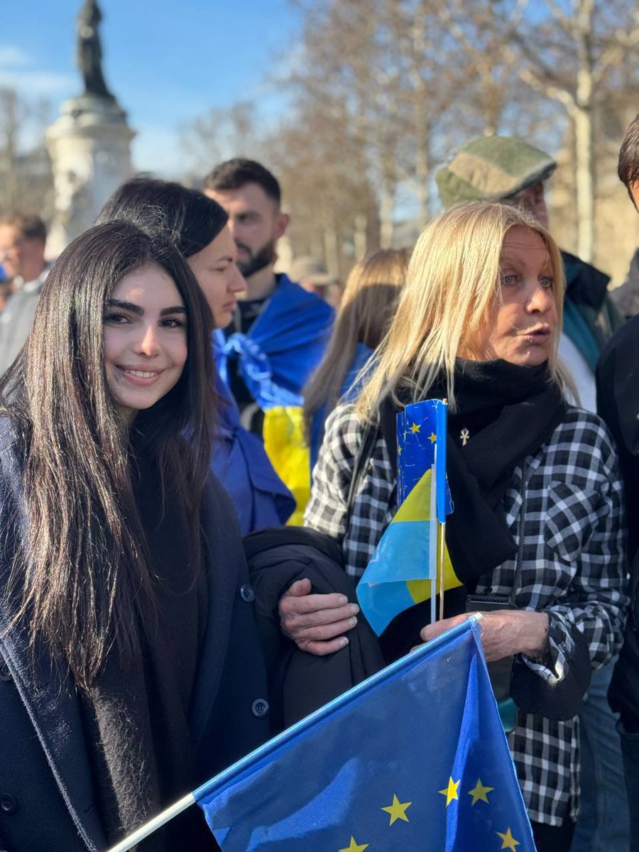 Aujourd'hui, les JAM étaient présents pour réaffirmer leur soutien indéfectible à l’Ukraine face à l'agression russe. Face a l’oppression, restons unis pour la liberté et la démocratie 🇺🇦🇪🇺🇫🇷 #SlavaUkraini