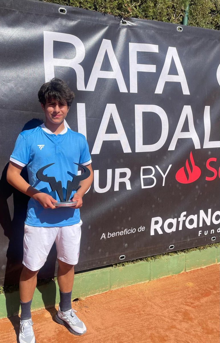 Pepe García sigue consiguiendo grandes resultados y se alza con el triunfo en la prueba disputada en Sevilla del Rafa Nadal Tour by Santander. Un nuevo éxito tanto del jugador como de todo el equipo técnico de nuestra academia <a href="/TenisOromana/">ITT-SPORT</a> . 🔝

¡Enhorabuena! 🏆🏅👏👏👏