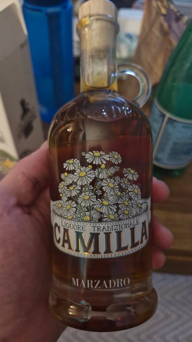 Vjever's tweet image. Jedna kamilica prije spavanja