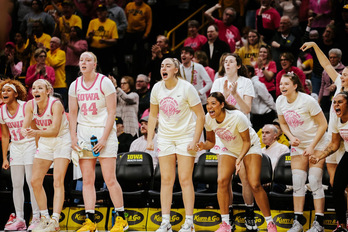 It's loud in here 🔥

2Q 4:27 | Iowa 23, UCLA 25 

#Hawkeyes