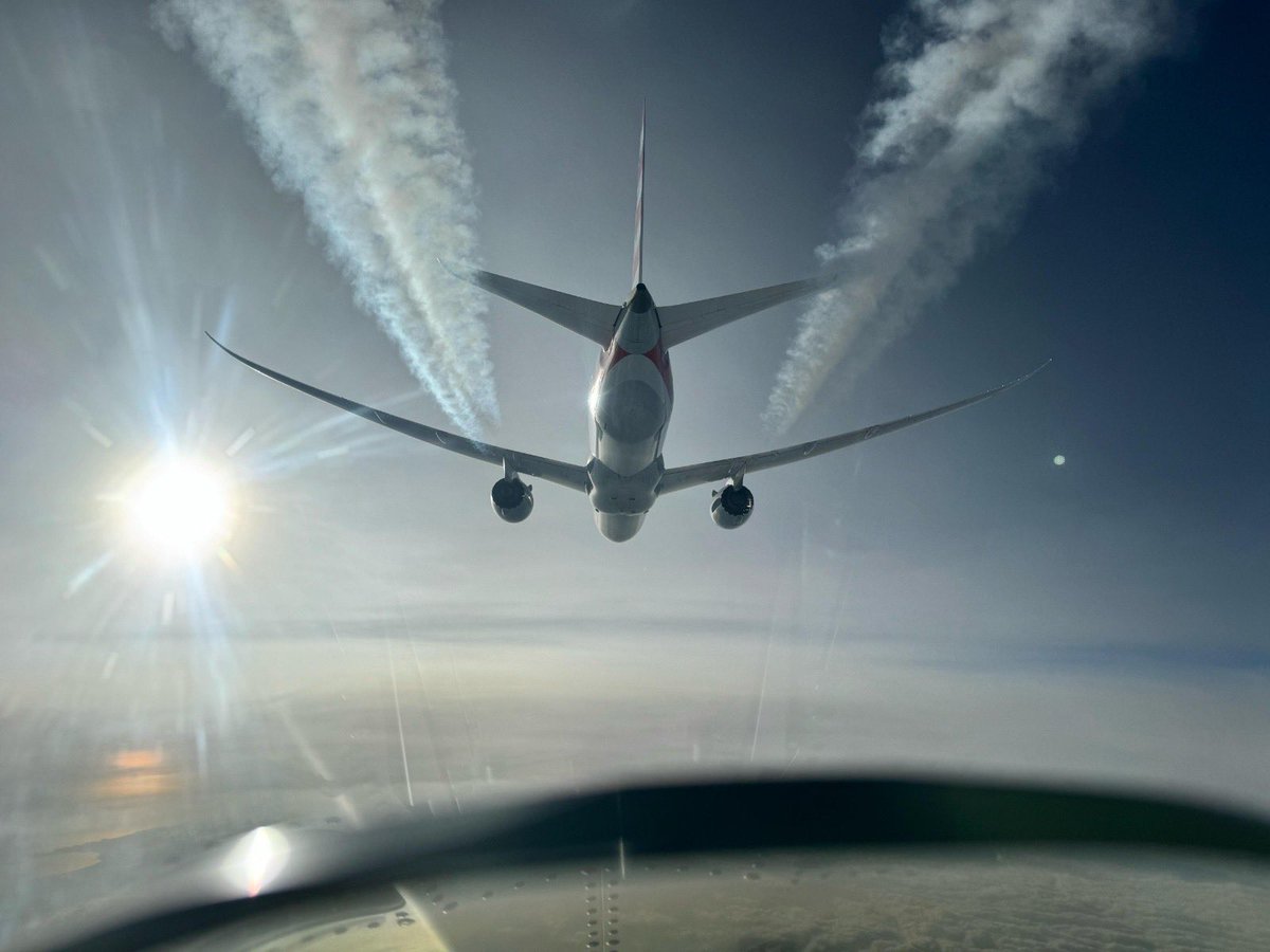 Vinamralongani's tweet image. Remarkable photos from the cockpit of the Eurofighter aircraft that escorted this American Airlines B787-9.
The aircraft was enroute Delhi from New York JFK and diverted to Rome due to a bomb threat.
Passengers have safely disembarked the aircraft.
#AvGeek