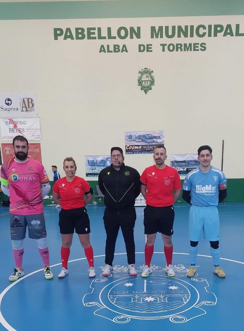 Comité Guipuzcoano de Árbitros de Fútbol Sala (@cogafs) on Twitter photo 🏆 2ª División B
👥 Paula Álvarez / Daniel de la Torre
👤 Juan Pablo de la Torre
<a href="/AlbenseFs/">Piensos Durán Albense FS</a> 🆚 <a href="/CDJuventudFS/">Juventud del Circulo</a>
📸 <a href="/CDJuventudFS/">Juventud del Circulo</a>
#futsal #aretofutbola #futsalreferee #referee #arbitro #arbitra #ctafs #rfef #albadetormes #quenotelocuenten #cogafs 🏆 2ª División B
👥 Paula Álvarez / Daniel de la Torre
👤 Juan Pablo de la Torre
<a href="/AlbenseFs/">Piensos Durán Albense FS</a> 🆚 <a href="/CDJuventudFS/">Juventud del Circulo</a>
📸 <a href="/CDJuventudFS/">Juventud del Circulo</a>
#futsal #aretofutbola #futsalreferee #referee #arbitro #arbitra #ctafs #rfef #albadetormes #quenotelocuenten #cogafs