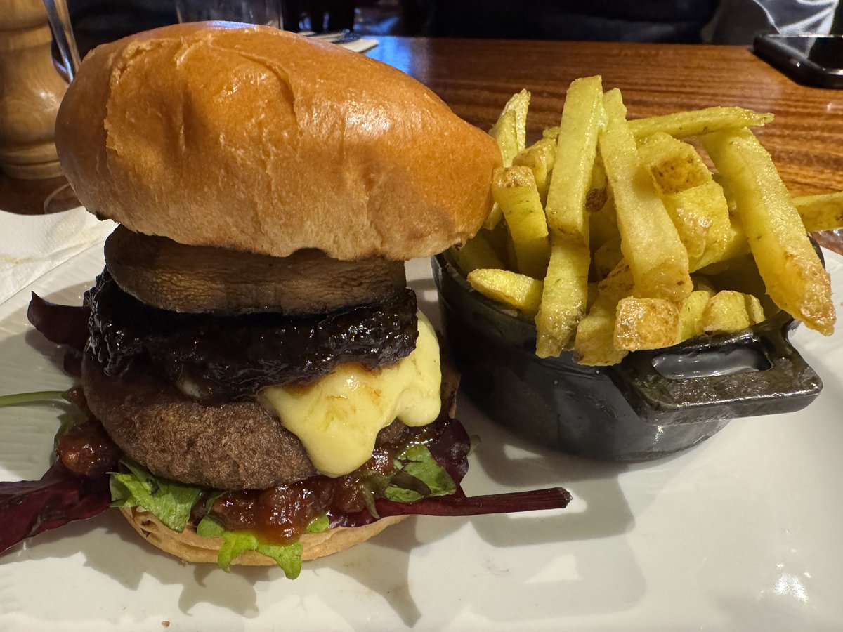 EmmaSGarrett's tweet photo. Absolutley delicious food enjoyed in Balloo House #Killinchy this evening 👌 This was a mushroom burger from their extensive #vegetarian menu 😋 https://t.co/7t1mnDBGLv