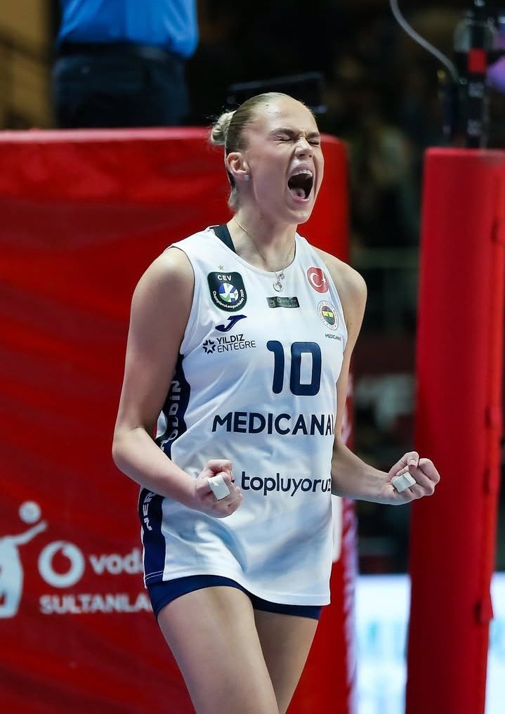 galatasaray derbisinde 
Başarılar Fenerbahçe’m 💛💙
Omuz Omuza Şampiyonluğa 💛💙