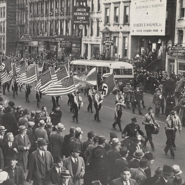 Hoy aprendí que en 1939, el movimiento Nazi en EE.UU. era tan fuerte que lograron reunir más de 20000 seguidores en el Madison Square Garden.

theatlantic.com/video/index/54…