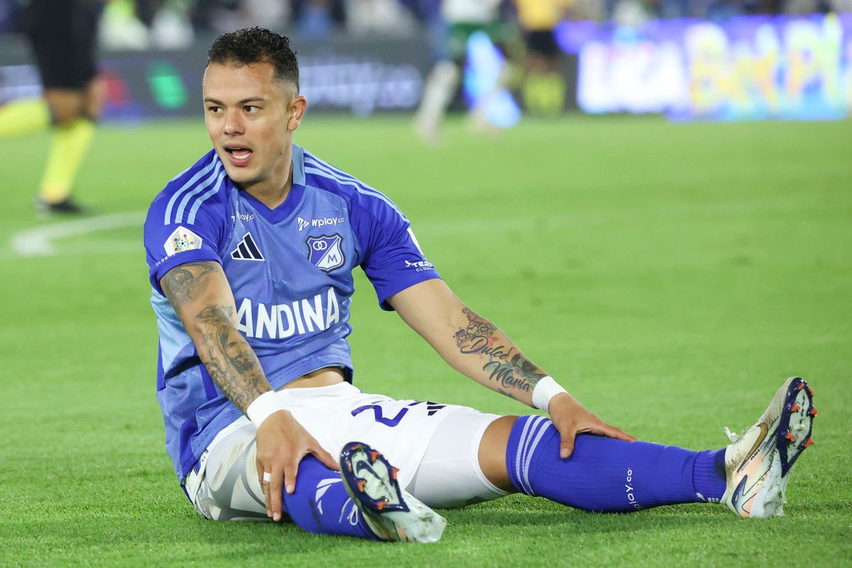 Leonardo Fabio Castro haga las maletas, agarre a su mujer y a sus hijos y disfrute de la vida. El negraje de este equipo no se merece que tipos honestos como usted den la vida por Millonarios.