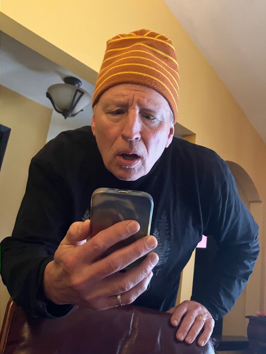 justwrite15's tweet image. Studies are finding that students putting away their cell phones during class improves learning. That MASSIVE, SUPRISING finding is explored more deeply in this week's column: justwrite15.com/home/giving-up… #learning #cellphoneuse #students