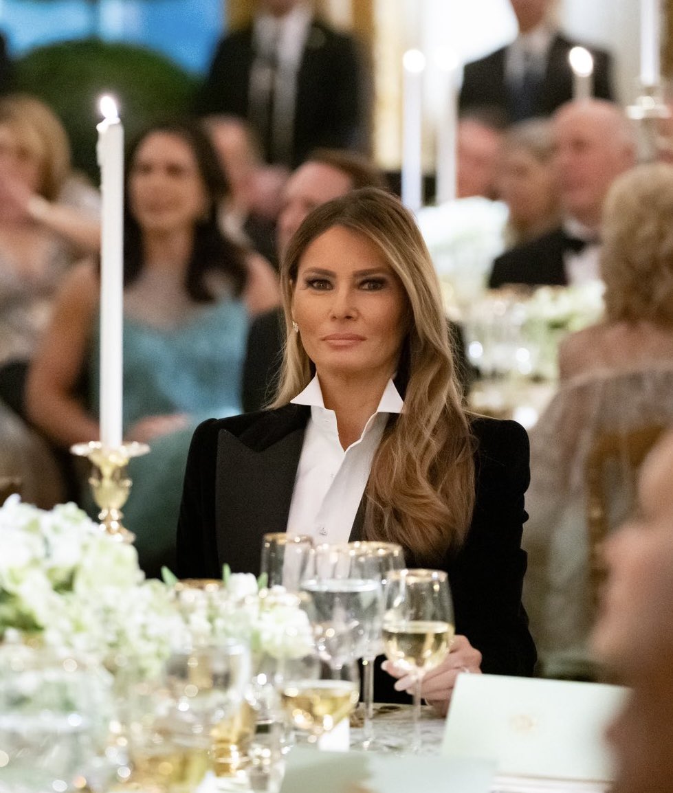 MELANIAJTRUMP's tweet image. Our beautiful First Lady Melania ❤️