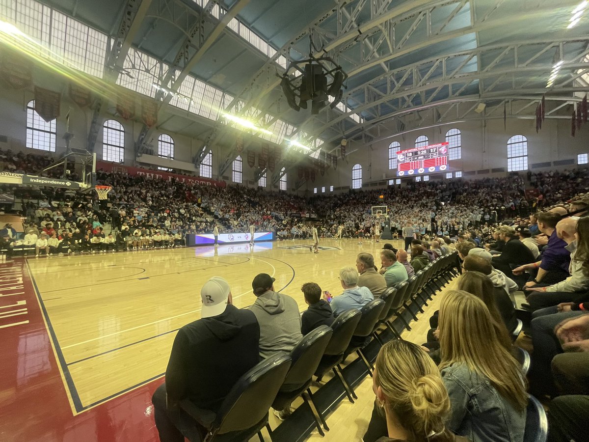 EllenKolo's tweet image. At the Cathedral of Basketball for a showdown for the Catholic League Title 🏀 Roman v Judge! #FatherJudge #Roman #PCL #PhillySports #palestra