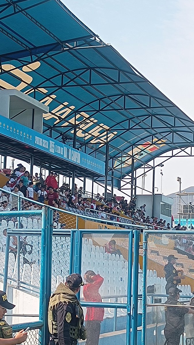 Para el partido de Perú 🆚 Jamaica se han vendido aproximadamente 3700 entradas 

Estadio: Alberto Gallardo