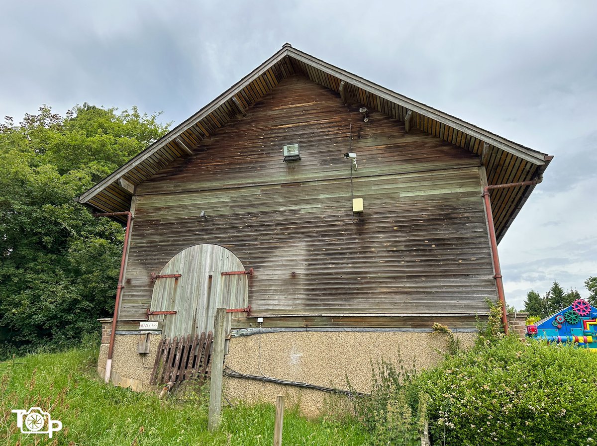 🥹 The haunting remains of The Ultimate at Lightwater Valley, a ride that once held the title of the world’s longest rollercoaster.

The faded signage, the abandoned station, and the overgrown trackbed are all that’s left of this legendary ride, which closed in 2019.
