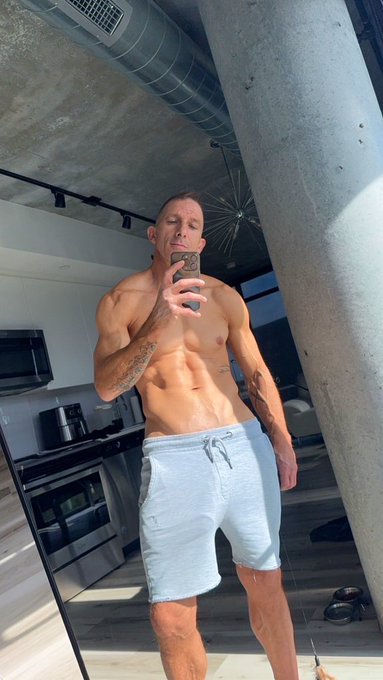 Watch Brody Biggs 🇨🇦's leaked NSFW photo on TwXstars