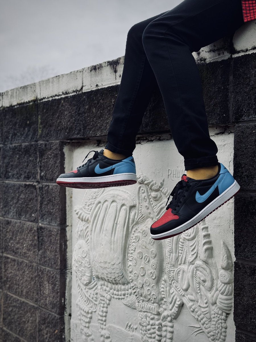 jerktherobot's tweet image. 40yrs of Jordans so I felt these were appropriate. 
For Day 23 of @JerLisa_Nicole’s #BHMKOTD challenge 
“Hailed”
#KOTD
W AJ1 Low
‘NC to Chi’
#BHMKOTD25