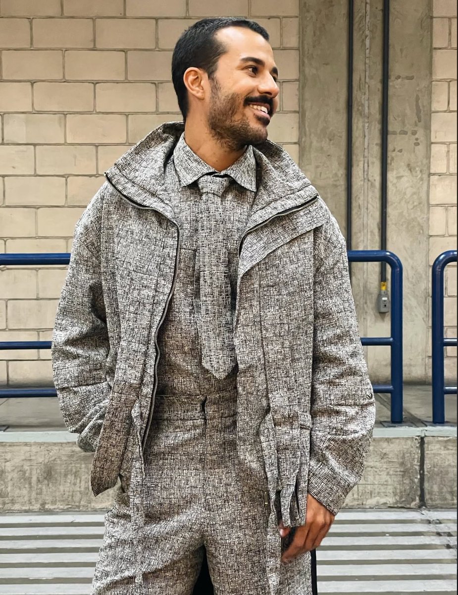 mteuspires's tweet photo. GATO DEMAIS! 🔥 Esse é o look que o Teus está usando hoje no programa Domingão com o Huck.
MATEUS NO DOMINGAO
👔 Stylist: IgoStylist
#EquipeTeus #MateusPires https://t.co/Qjx97CMoSC