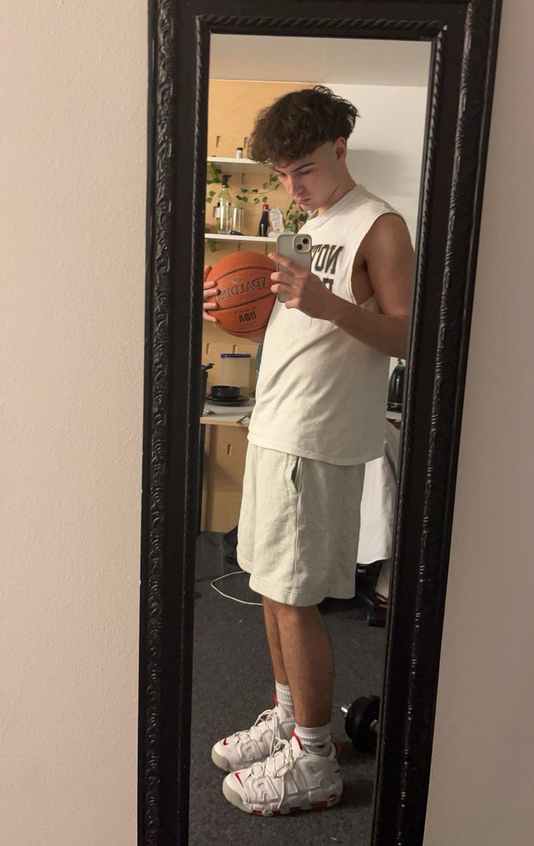 Luca🕷️(check link ) tweet media