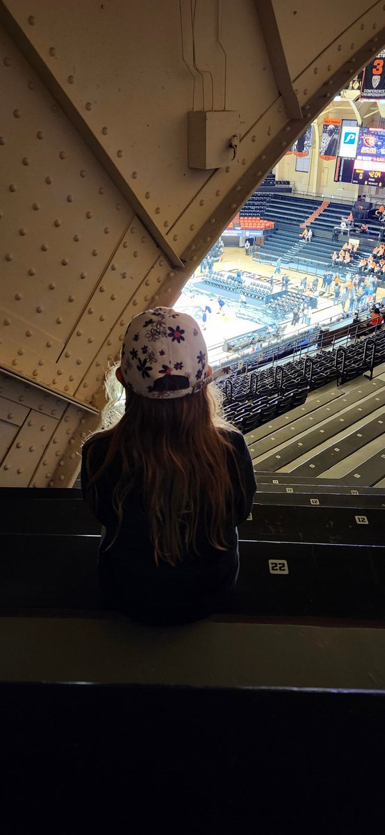 HardwickJake's tweet image. @cfbcampustour we have a junior #obstructedView fan! Oregon State - Gill Coliseum.