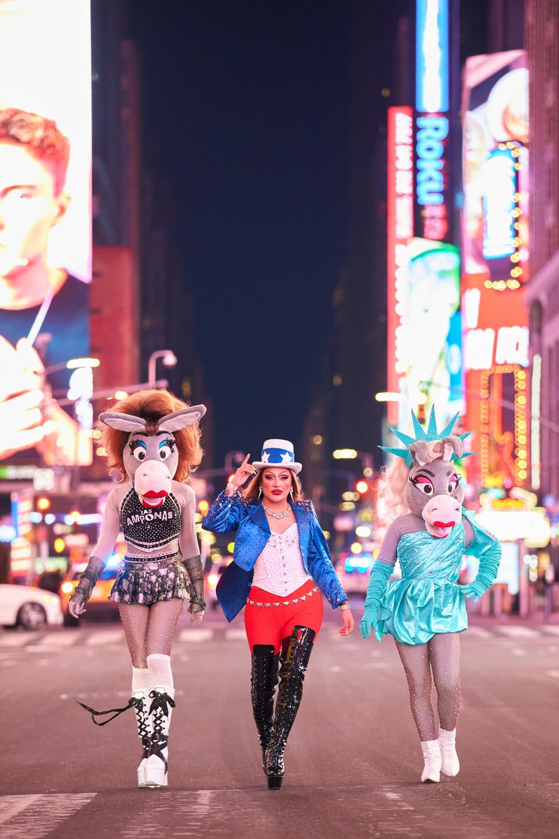 Aveces me bufan mucho los Jochis,  pero cuando veo los resultados  de todo lo que se logra en la empresa se me olvida y mejor me siento a pensar y seguir creando. 
Gracias a los que nos apoyan que gracias a ustedes llegaremos a más rincones a darles risas. 
Los quiere Turbulence