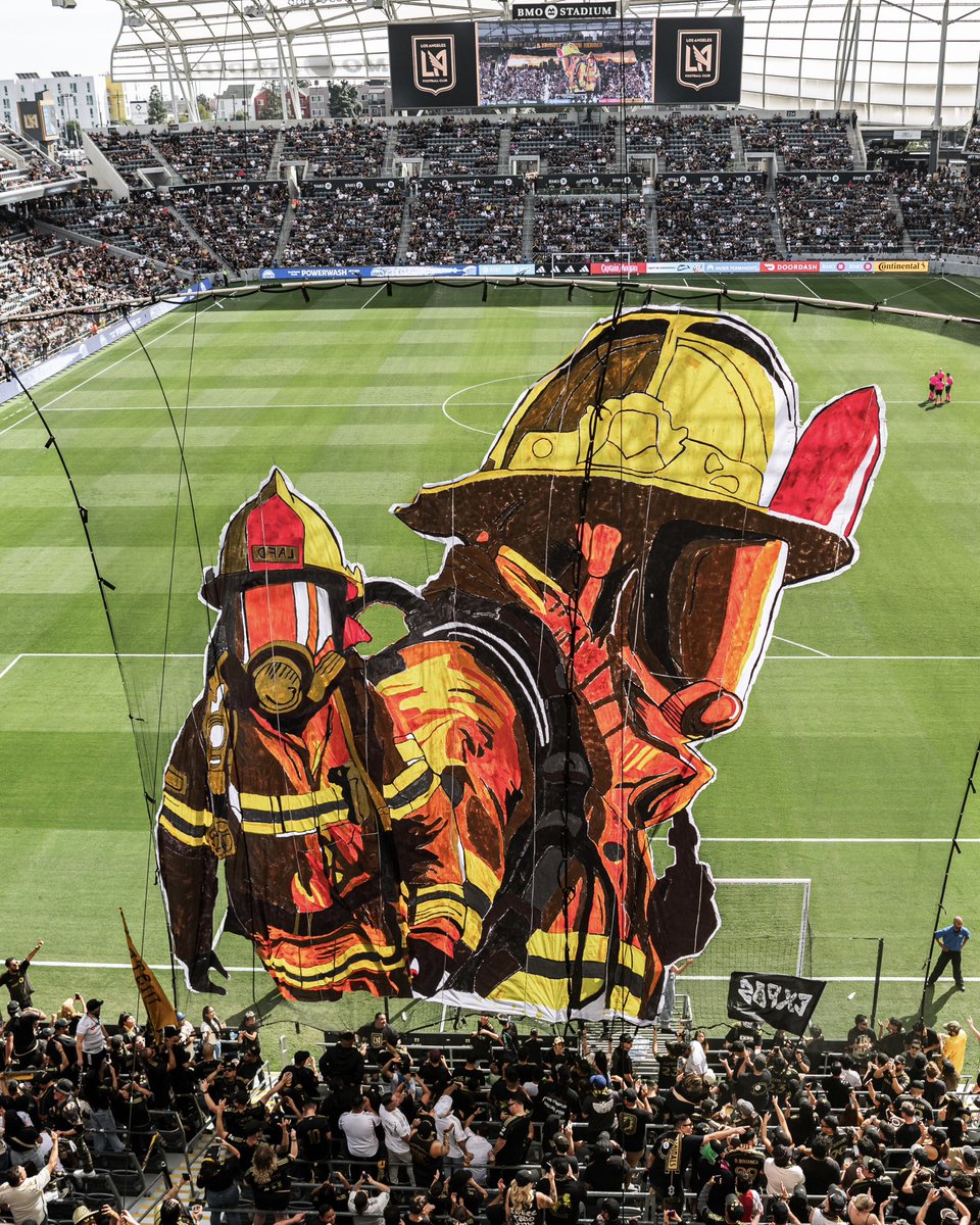 LAFC's tweet photo. .@LAFC3252 what a tribute 👏 https://t.co/SEWUZmodB5