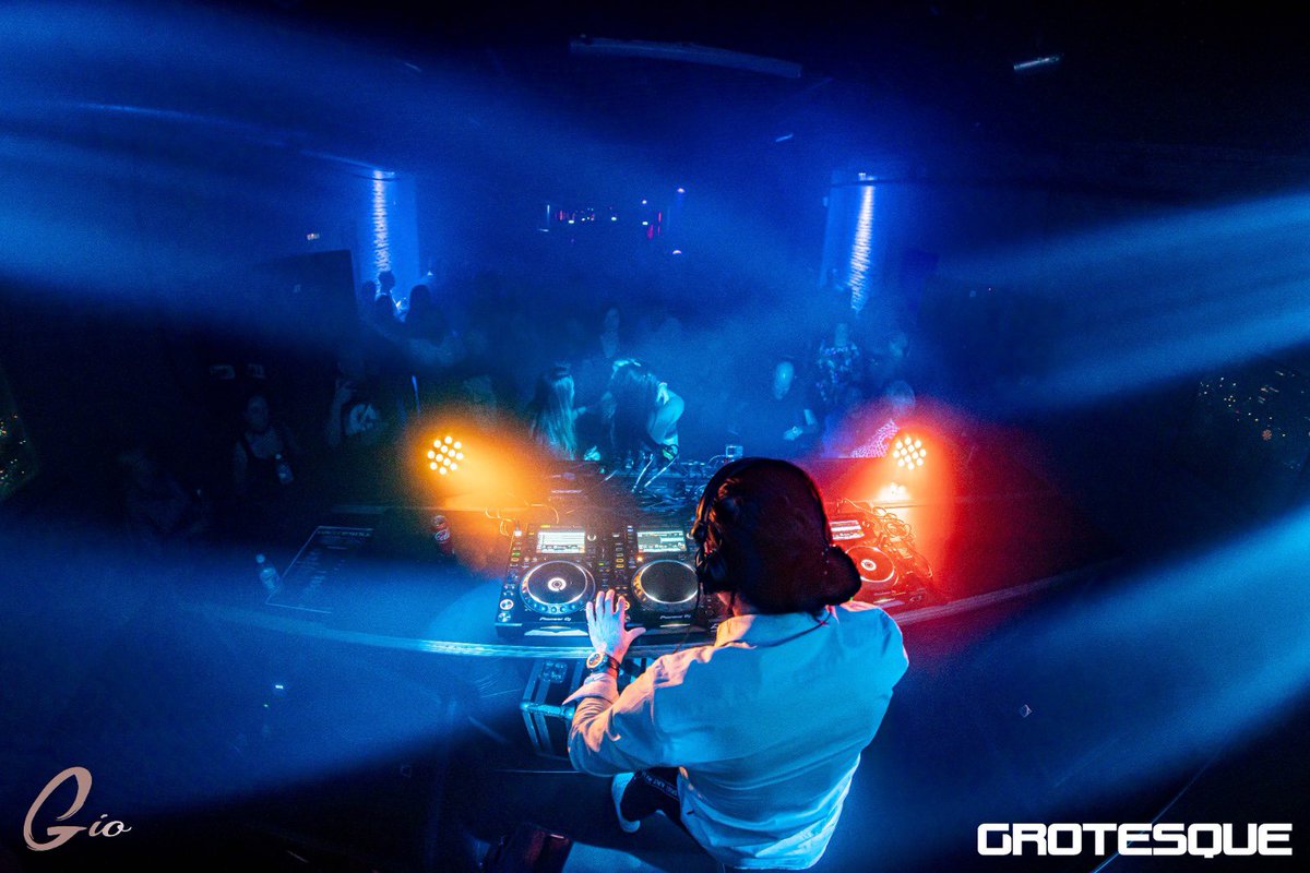 Artento Divini live @ Grotesque indoor festival 4K youtu.be/PcJWpY-f4Ks?si… via <a href="/YouTube/">YouTube</a>

#trancefamily #Rotterdam