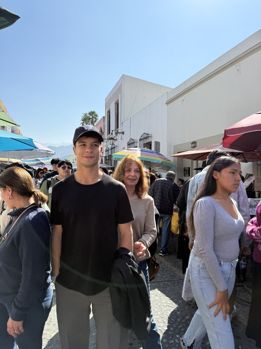 olitorres10's tweet image. Domingo de barrio antiguo con la familia.
💙