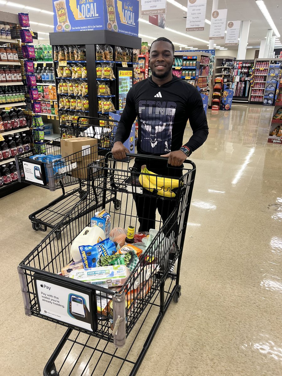 bpatera's tweet photo. Slight edge Sunday…. Getting right in the kitchen. It’s a lifestyle for @NevadaFootball at this point. @brown_marshaun @time2takeiteasy @EjSmith44 @CalebRamseur
#RiseTogether
#AbsAreMadeInTheKitchen https://t.co/826oi33V3k