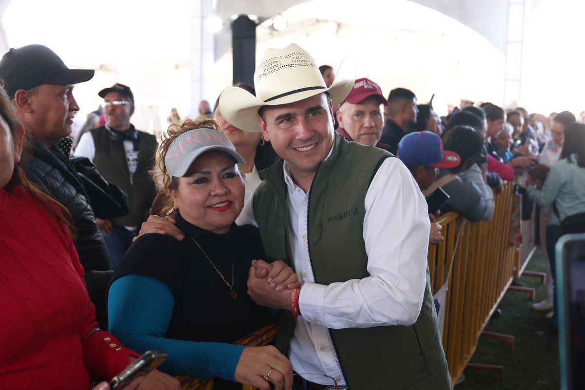 manolojim's tweet image. Muchas gracias a la presidenta @Claudiashein y a mi compadre @EVillegasV por la invitación a la gira por La Laguna de Durango. Tuvimos oportunidad de platicar y acordar con la presidenta temas muy importantes para #Coahuila. (1/2)