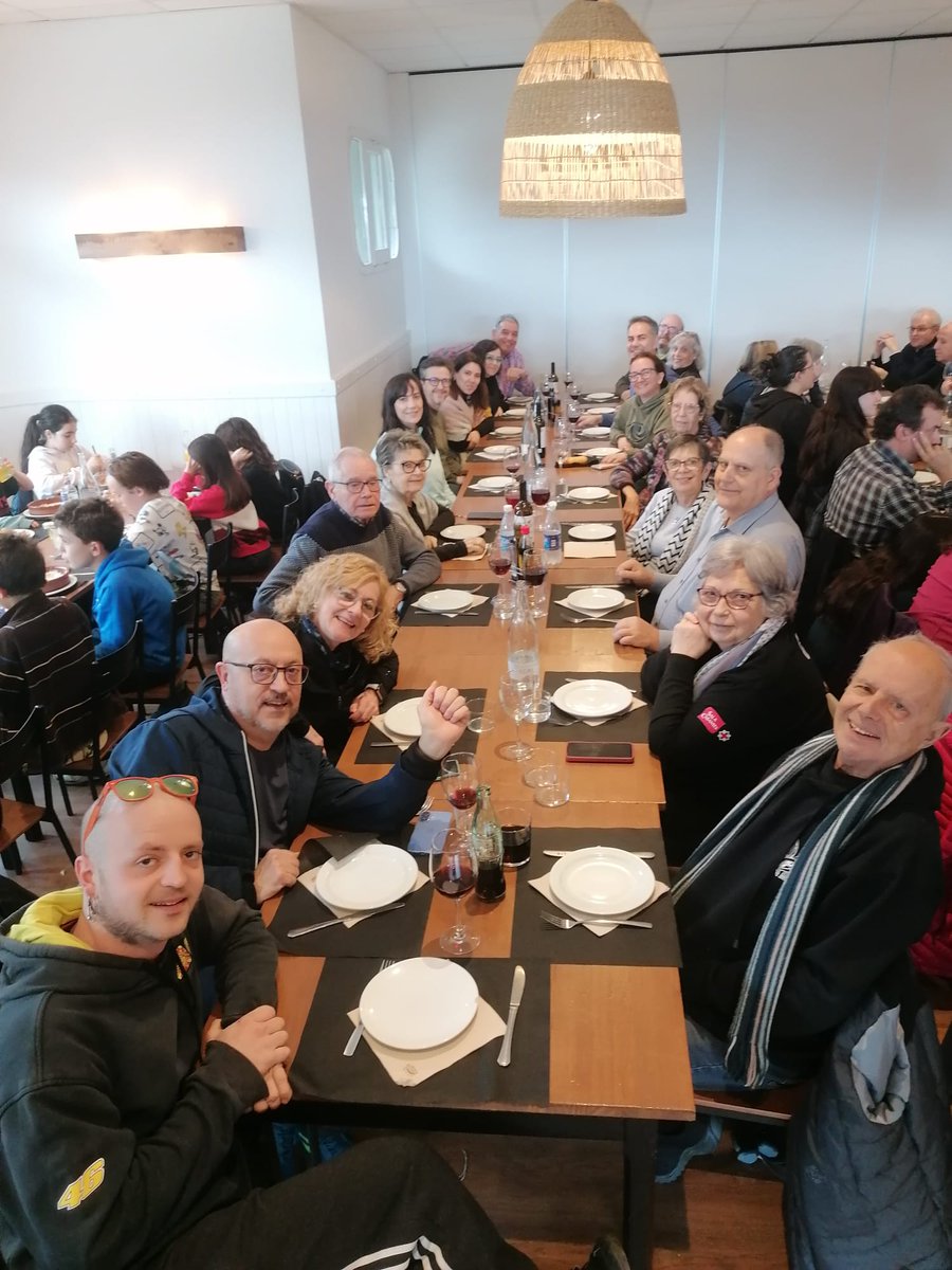 🚶‍♀️🚶 Avui hem posat el punt final als #PastoretsMataró amb una caminada i un dinar de comiat

🎭 Fins l'any que ve, Pastorets!