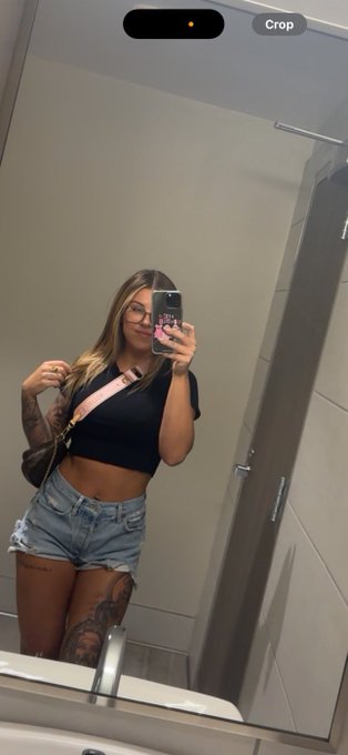 Watch l i t t l e b u f f b a b e's leaked NSFW photo on TwXstars