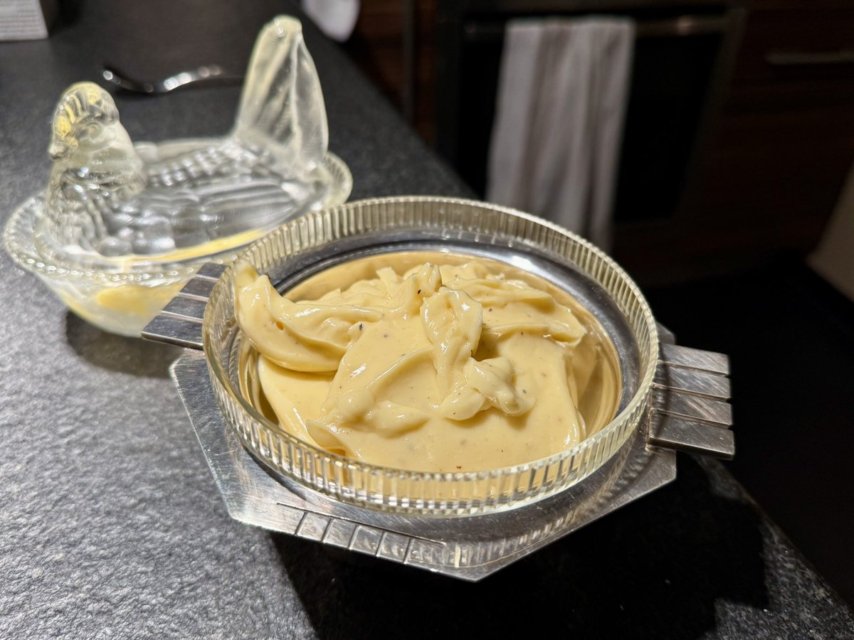 DavStMalo's tweet photo. Sachez qu’avec la mayonnaise pour un crustacé, je mets toujours du beurre sur mon pain 😅😂 

Les Bretons valident ou je rends mon passeport ? 😅😂

#BzhPower #TeamBeurreSalé https://t.co/9kAxeLd0Zx