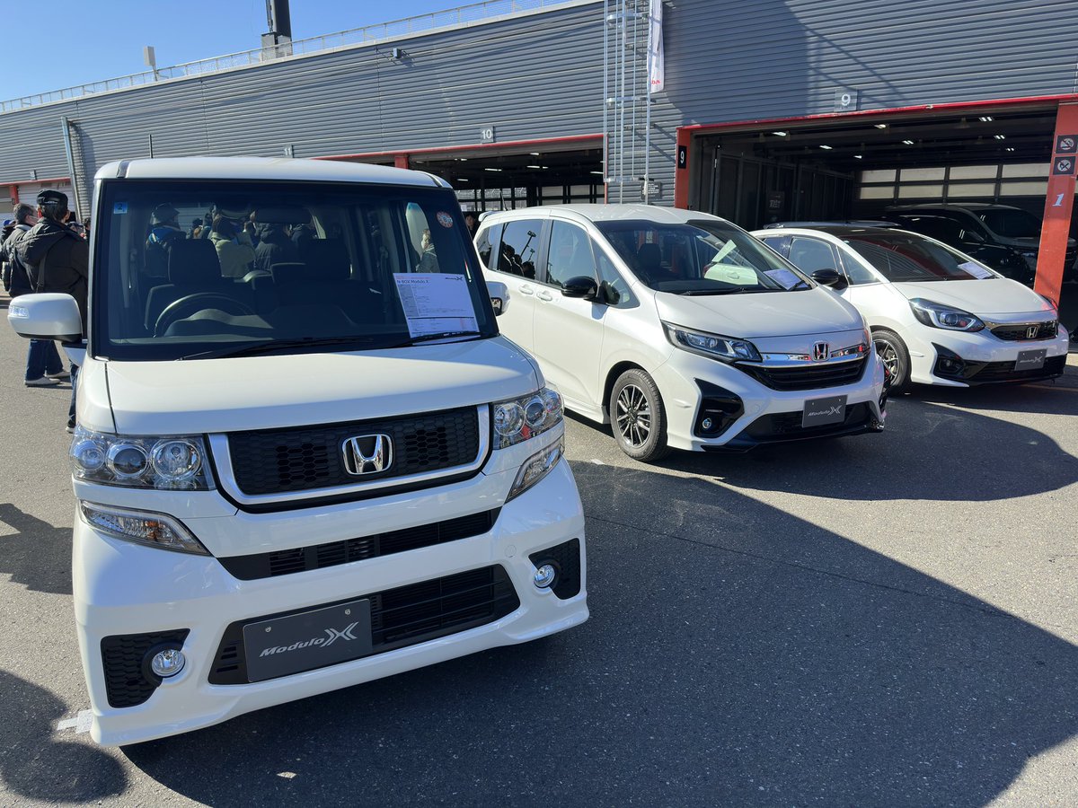 MaSsu244's tweet image. Modulo THANKS DAY 2025なう！

ModuloXユーザーの車も並んでる♪
ウチのフリードはスーペリアスタイルって事でModuloオーナーズミーティング参加(^^)

#ModuloTHANKSDAY #Modulo #ModuloX #モデューロ #HondaAccess #Honda #モビリティリゾートもてぎ #FREED #S660 #CIVIC #VEZEL #STEPWGN #FIT #NBOX