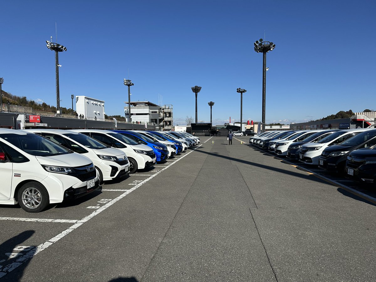 MaSsu244's tweet image. Modulo THANKS DAY 2025なう！

ModuloXユーザーの車も並んでる♪
ウチのフリードはスーペリアスタイルって事でModuloオーナーズミーティング参加(^^)

#ModuloTHANKSDAY #Modulo #ModuloX #モデューロ #HondaAccess #Honda #モビリティリゾートもてぎ #FREED #S660 #CIVIC #VEZEL #STEPWGN #FIT #NBOX