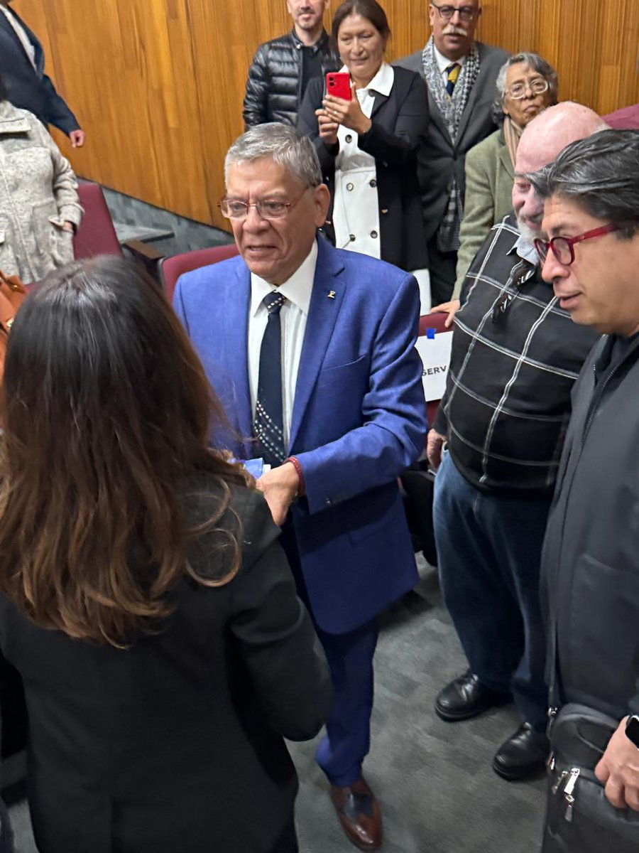 colegiodearqs's tweet photo. 🏛️ El Arq. Mario Zamudio, en representación del #CAMSAM, estuvo presente en la toma de posesión de la Dra. Mónica Cejudo Collera, la primera mujer en dirigir la @faunam_mx
¡Felicidades por este gran logro para la arquitectura y la educación! 🎉👏
#CAMSAM #FAUNAM https://t.co/CHWDb0rO7w