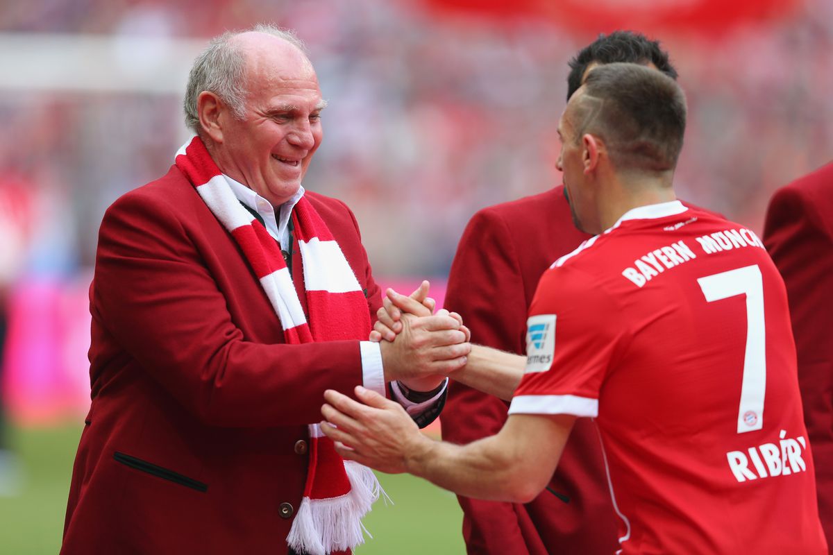 • Do you expect players who join FC Bayern to learn Mia-san-mia?

Uli Hoeneß: "If we want to be successful, we have to differentiate ourselves from those who do everything just through wages and money. I see FC Bayern as a family - and I really hope that we convey that to our