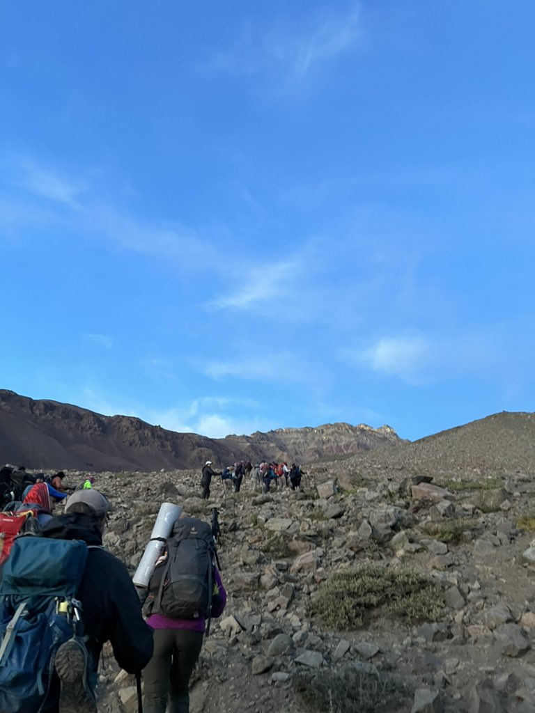 Expedition to the Valley of Tears: a journey of resilience and connection.

44 patients and 8 oncologists crossed the Andes, side by side. 

“The journey is easier when we walk it together”