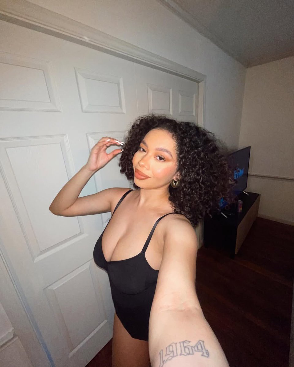 Caribbean Gurl tweet media