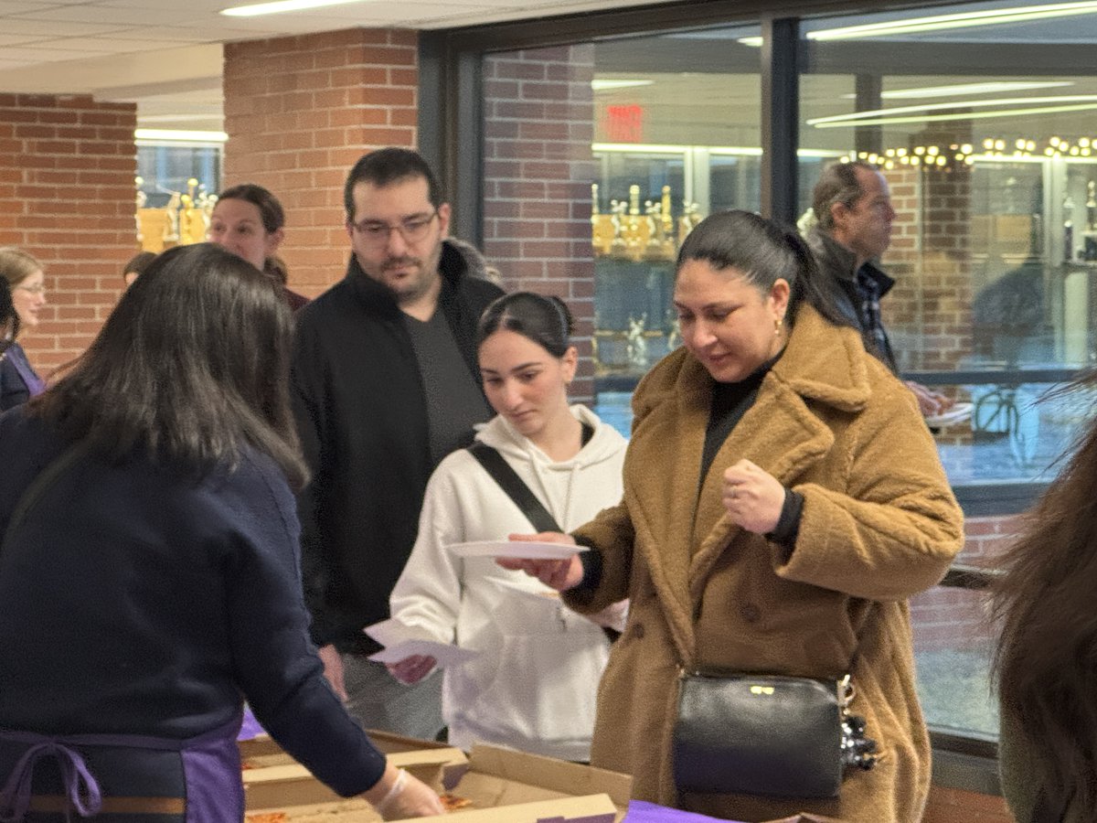 Great to see the community enjoy some delicious pizza and sweet treats in support of the <a href="/D113Foundation/">D113 Education Foundation</a>! Wonderful addition of <a href="/DeerfieldHS/">Deerfield H.S.</a> and <a href="/HighlandParkHS/">Highland Park H.S.</a> students bringing some musical flair to this fun event!