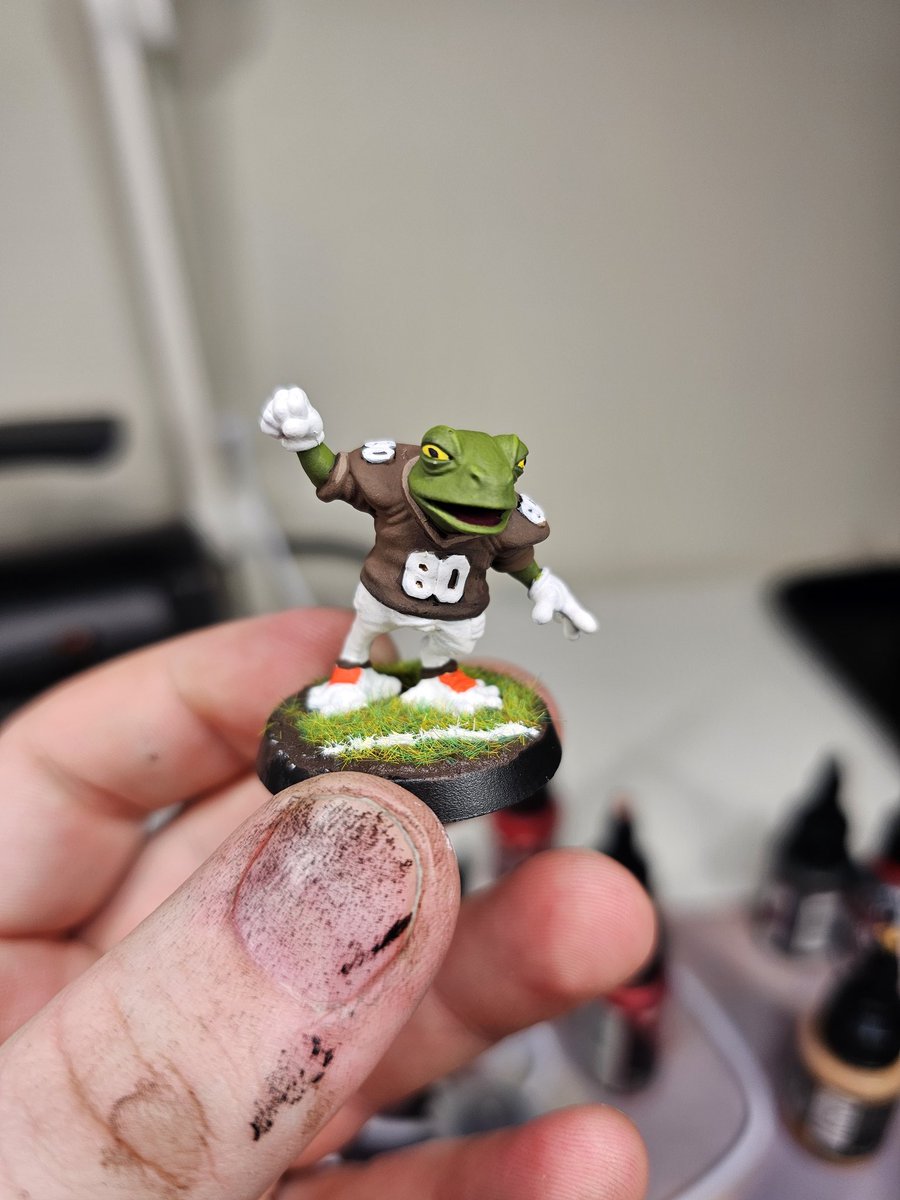 Getting ready to join a Bloodbowl League. So of course I choose Slann, because frogs. And of course I had to paint them <a href="/Browns/">Cleveland Browns</a> colors.