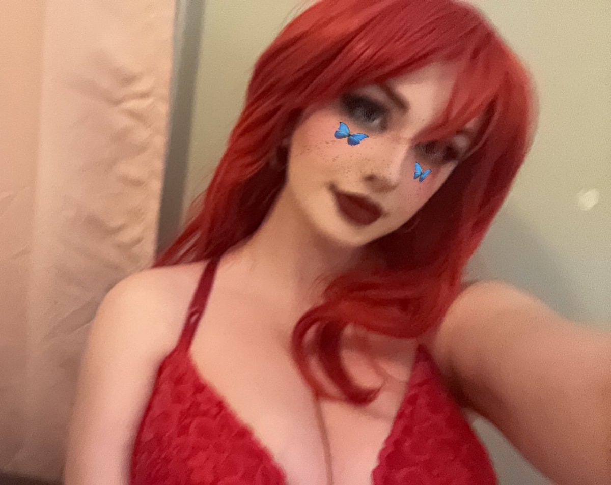 Which pic do you like better? 1 or 2? I’m having trouble deciding with some of these Rias cosplay pictures ❤️❤️