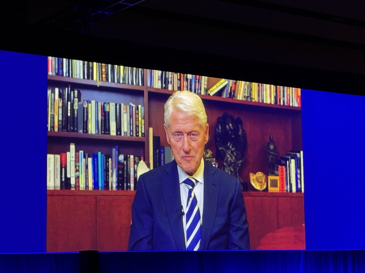 julemieux1's tweet image. A few words from @BillClinton at the opening session of #AGBTGM! He reflected on the importance of the Human Genome Project and says he “cannot wait to see what happens next” and to “keep up the good work.”
