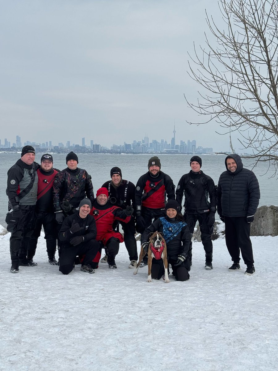 Even thought it was brisk, it was worth the trip to GTA to dive Humber Bay today with our DDS Dive Friends.  #scubadiving #scuba #friends #ddsdivers
