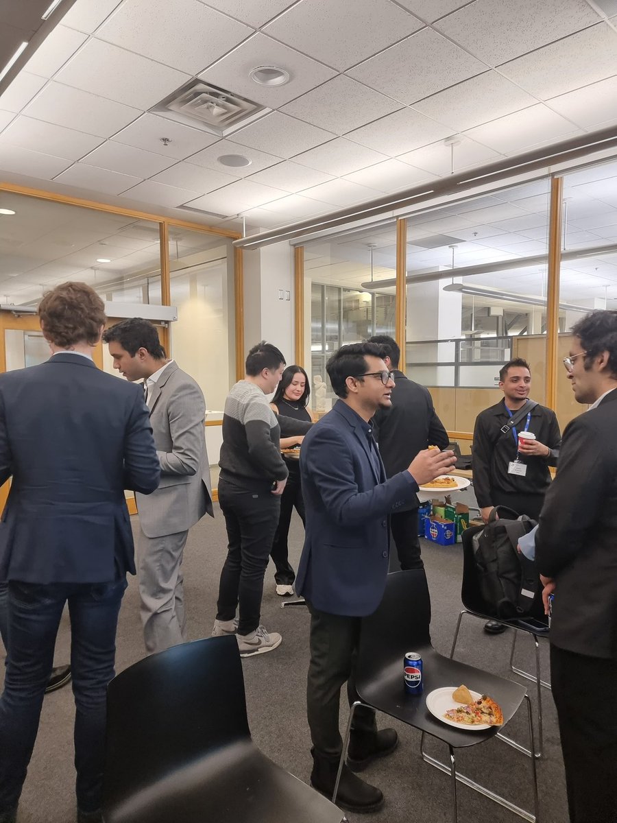 Rotman_RAMS's tweet image. Thank you to everyone who joined us for the alumni panel with the Schulich Marketing Association! 🤝 

We hope you enjoyed the conversations and the opportunity to connect with professionals beyond Rotman!❤️